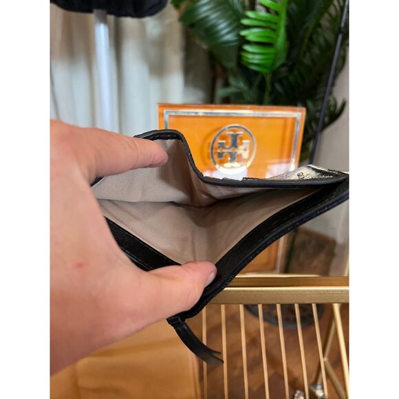 Tory Burch Black KIRA Quilted Leather Wallet With Zipper Closure & Logo Design - Picture 8 of 9